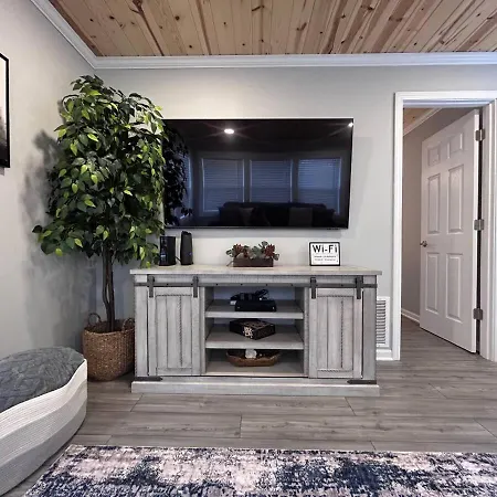2 Bedroom House Close To Trails